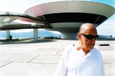 Oscar Niemeyer, a vida é um sopro